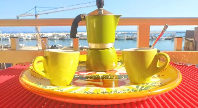 Коттедж с 2 комнатами Casa Sunrise - Lovely sea front apartment