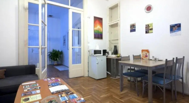 2Night Hostel, Забронировать Хостел Хостелы Будапешта, рядом с Станция метро Vorosmarty Square, Хостел