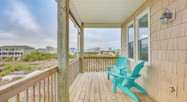 Walk to Surf City Beach: Ocean-view Home w/ Decks!, Забронировать Отель Отели Сёрф-Сити с парковкой, рядом с Причал Серф-Сити, Парковка