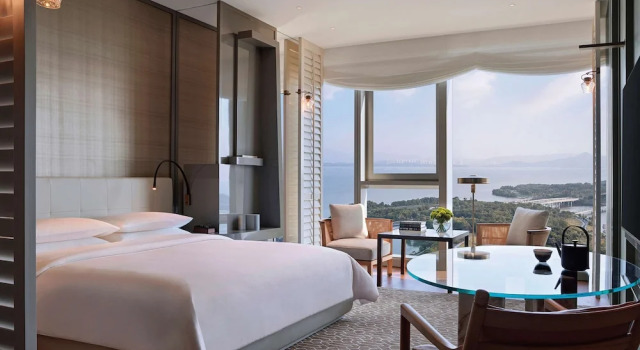 Двухместный люкс с видом на залив Andaz Shenzhen Bay