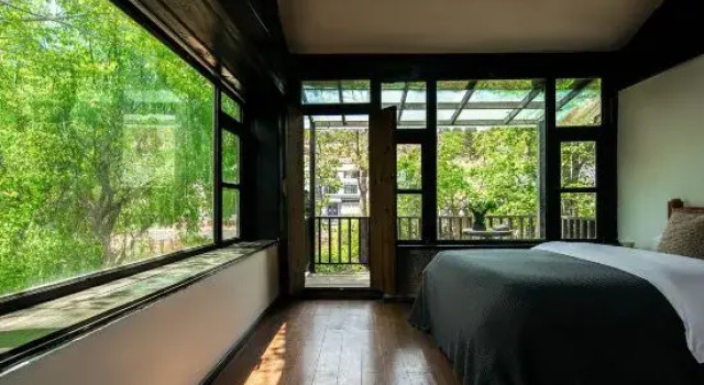 Dwuosobowy rodzinny suite z widokiem na dziedziniec Adonis Inn Lijiang