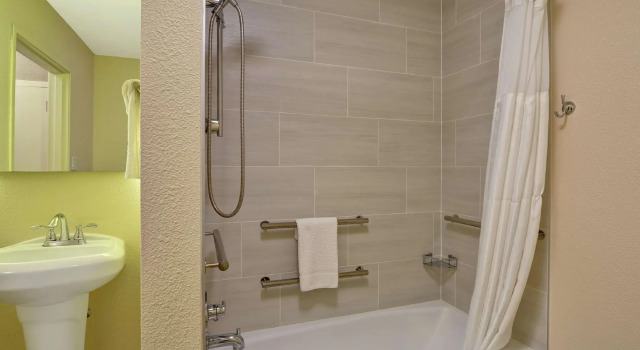 Двухместный люкс DoubleTree by Hilton Hattiesburg, MS