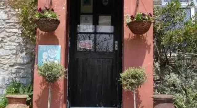 Five Saints Farmhouse B&B, Забронировать Отель «постель и завтрак» Памсейнт Carmarthenshire