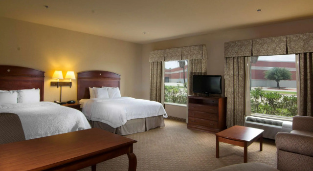 Четырёхместный люкс c 1 комнатой Hampton Inn and Suites-Brownsville