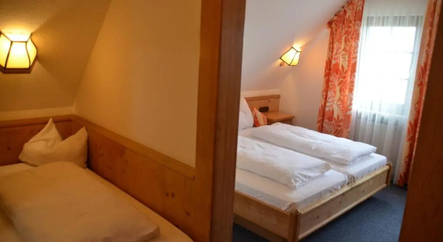 Трёхместный номер Standard Hotel Bergwirt