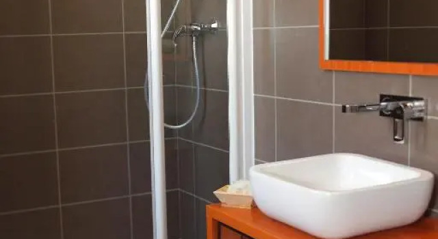 Трёхместный номер Standard с видом на сад Logis Hôtel La Brèche de Roland
