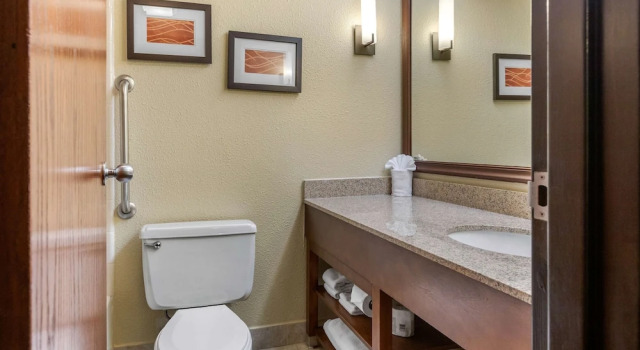 Двухместный номер Standard с балконом Comfort Inn Grand Rapids Airport