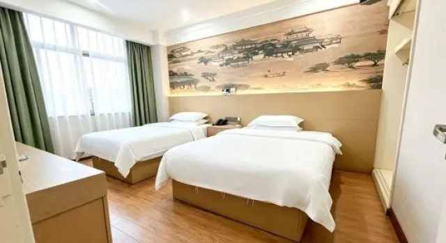 Четырёхместный люкс Wanzai County Lotus Hotel