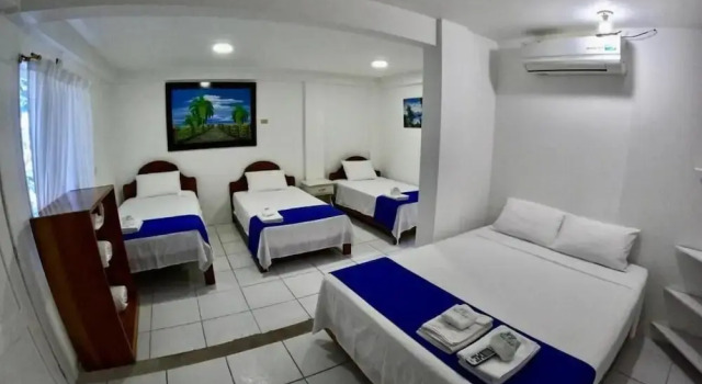 Четырёхместный номер Standard с видом на бассейн Galápagos Isabela Hotel Loja