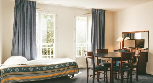 Апартаменты Terres de France - AppartHôtel La Roche-Posay