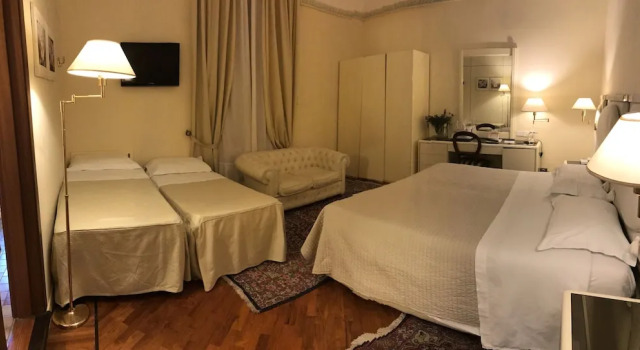 Четырёхместный номер Economy с балконом Grand Hotel Tettuccio