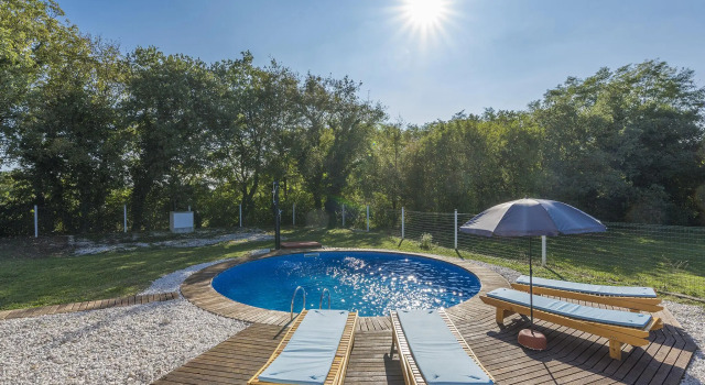 Holiday house with private pool for 6-8 persons in the holiday park Jelovci, Book Villa 3-stjernede hoteller i Kringa, 3*
