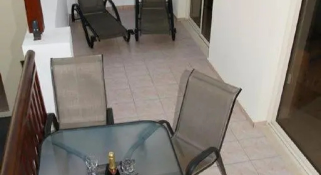 Beautiful quiet well-furnished Apartment B201 with large terrace, Wi-Fi & SAT TV, Boek Appartement Peyia Paphos