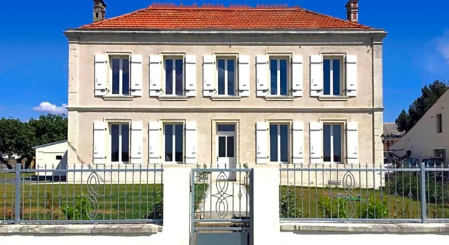 Le Making of Chambres D'hotes Insolites Et Familiales, Rezerwuj Hotel Hotele w Charente-Maritime z parkingiem, Parking