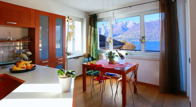 Апартаменты с 5 комнатами с видом на озеро The Lake Apartment
