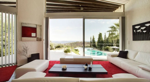 Hilltop Villa in Mandelieu-la-napoule With Sauna & Pool