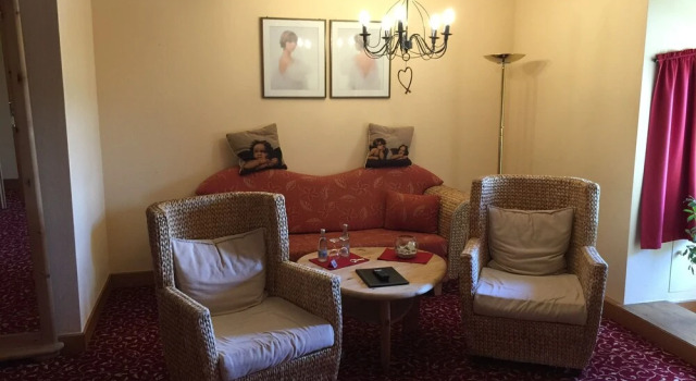 Hotel und Restaurant  Auf der Creuzburg, Забронировать Отель Schwarzatal 