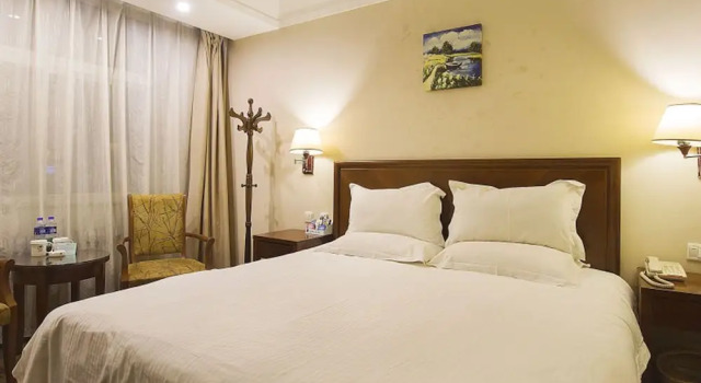Одноместный номер Standard с балконом GreenTree Inn Puyang Oil-field Headquarters Hotel