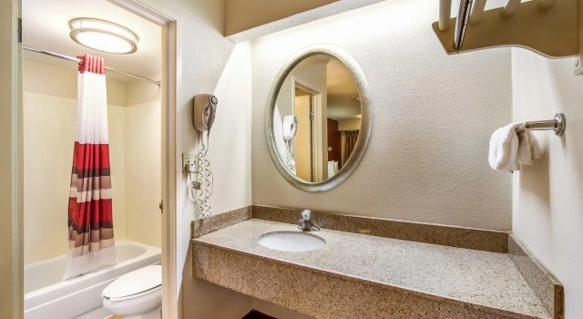 Четырёхместный номер Standard Red Roof Inn Detroit - Plymouth/ Canton