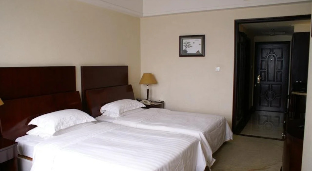 Dalian New Garden Hotel, Book Hotel Hotels in Liaoning with Parking, Parking