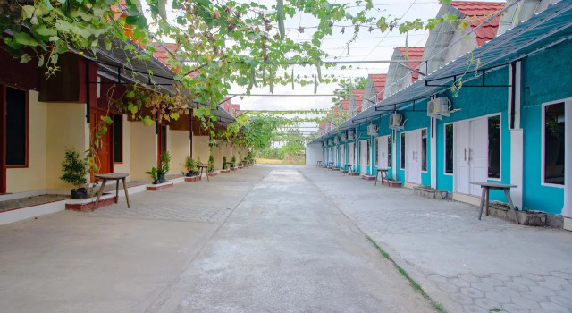 OYO Life 1643 Grand Monica, Book Hotel Depok 