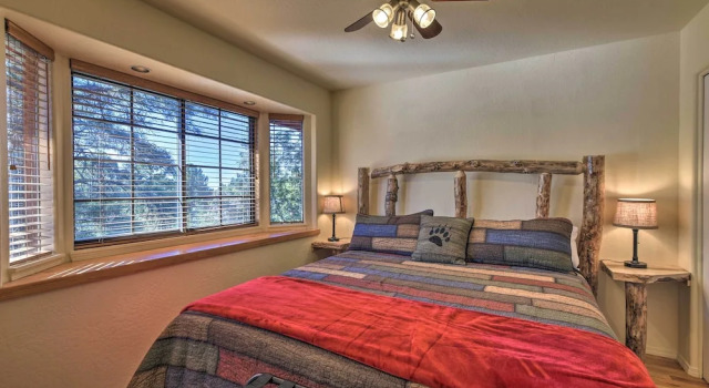 Flagstaff Home w/ On-site Trails, 3 Mi to Dtwn!, Забронировать Дом для отпуска Флагстафф 