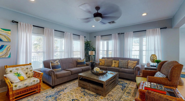 RD385 Dreamsicle Large Home in Gulfside Neighborhood, Shared Pool, Boardwalk to Beach