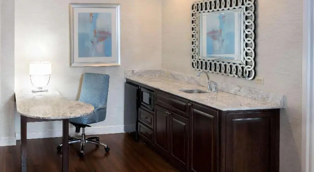 Люкс c 1 комнатой Hampton Inn & Suites South Park at Phillips Place