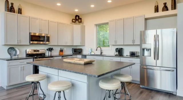 Коттедж Sevierville Home w/ Hot Tub + Game Room!