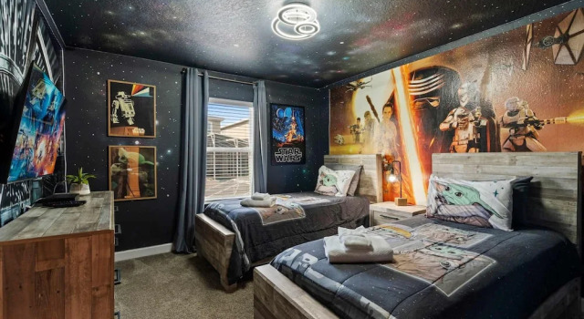 Вилла Chic 4BR Home With Mickey Star Wars Rooms