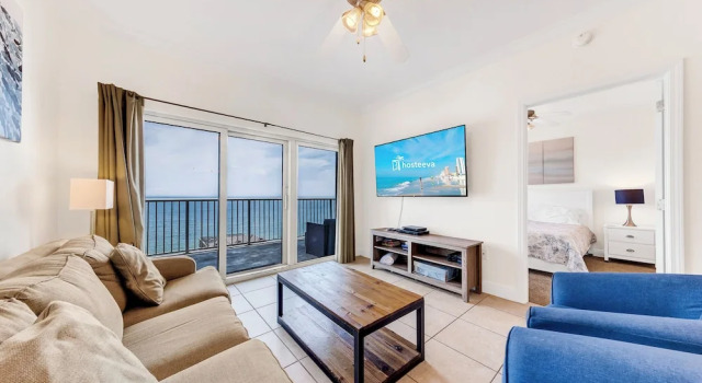 Номер Comfort с 2 комнатами с балконом и рядом с пляжем Crystal Tower Condos