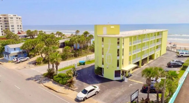Beachfront Bliss - Ocean Front at Symphony Beach Club, Забронировать Апартаменты/квартира Отели Ормонд-Бич с парковкой, рядом с Парк Birthplace of Speed, Парковка