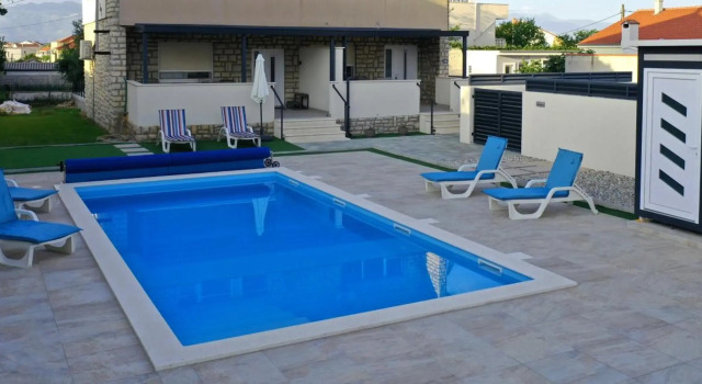 Royal place, Đặt Khách sạn Khách sạn ở Nin có hồ bơi, Hồ bơi
