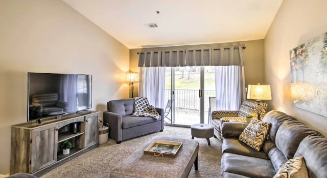Апартаменты с 2 комнатами с балконом Near Branson Strip! Water-view Condo w/ Balcony