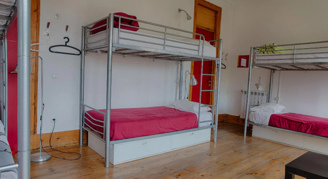 Кровать в общем номере This Is Lisbon Hostel