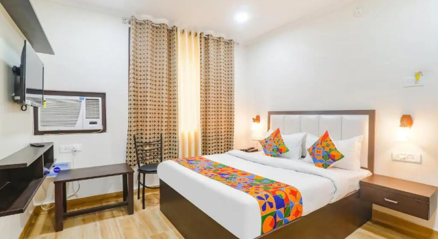 Номер Deluxe FabHotel Shyam Inn
