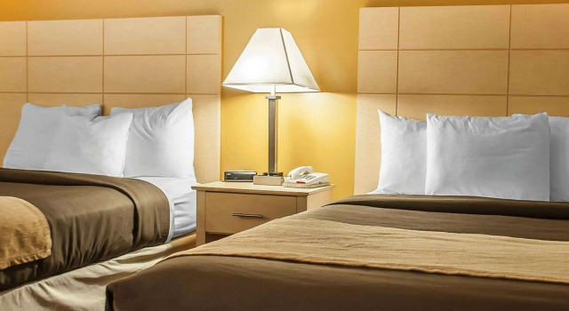 Четырёхместный номер Standard Econo Lodge at the Falls North
