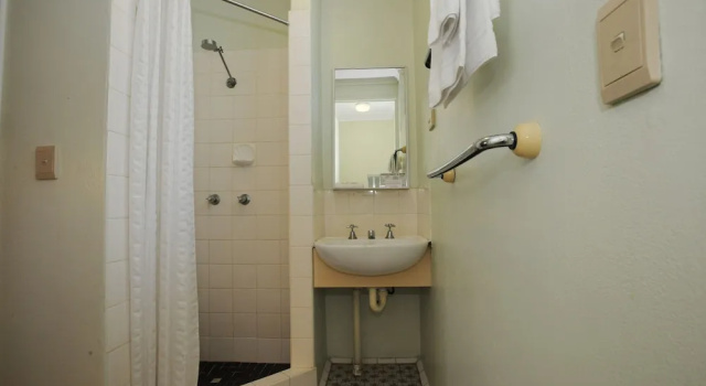 Økonomi- dobbelt værelse med altan Shoredrive Motel