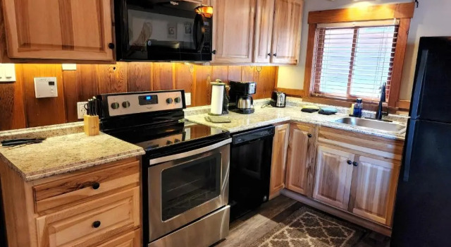 Номер Standard с 2 комнатами с видом на реку The Inn on Fall River & Fall River Cabins