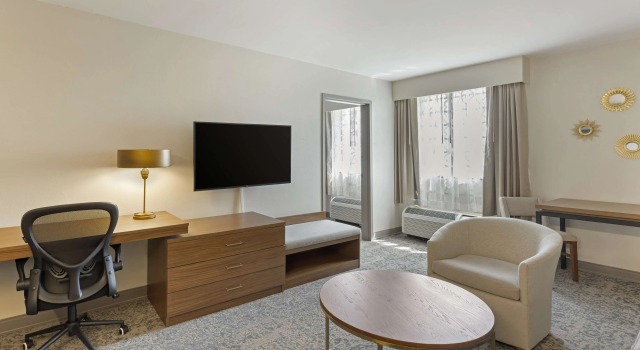 Четырёхместный люкс Best Western Plus The Charles Hotel