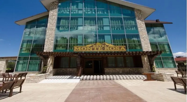 Hotel Monte Rosa, Reservar Hotel Hotéis em Cetinje County com estacionamento, Estacionamento