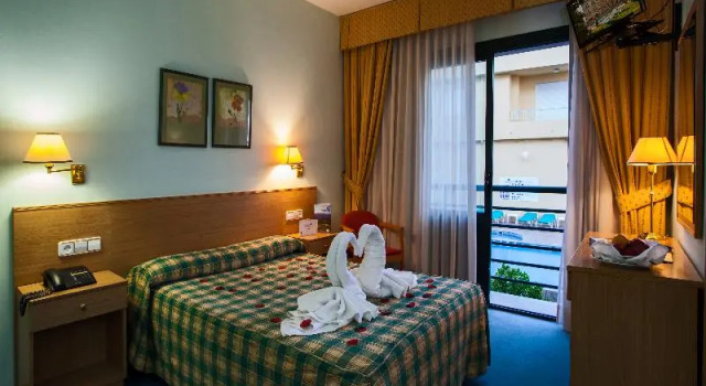 Номер Standard с балконом и с видом на бассейн Hotel Oca Vermar