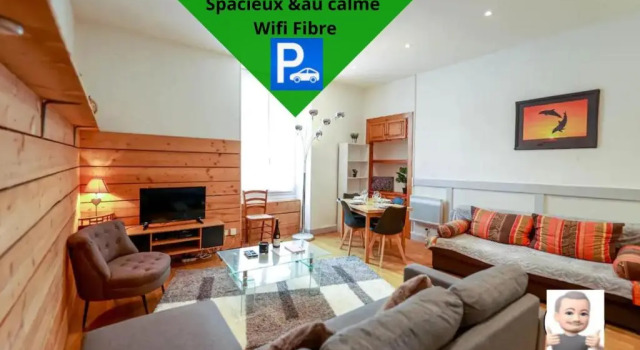 Le Foch-50m2-HYPERCENTRE- Parking Privé & Wifi FIBRE, Забронировать Отель Отели По с парковкой, рядом с Стадион Pau-Pyrenees Whitewater, Парковка