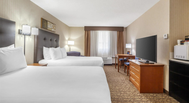 Четырёхместный номер Standard Best Western Cold Lake Inn