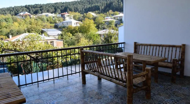Eco Oasis, Book Hotel Hoteller i Surami med parkering, Parkering