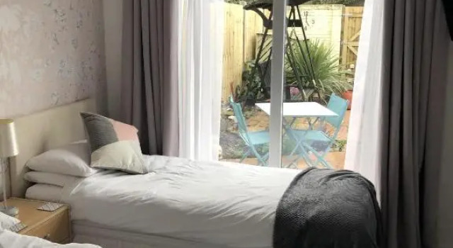 Номер Standard Basingstoke En Suite Room in Garden Annex