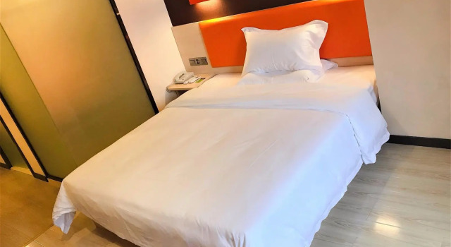 Номер Standard 7Days Premium Guiyang North Station