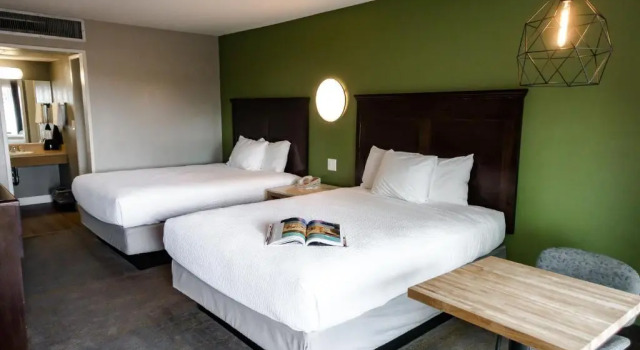 Четырёхместный номер Standard Vagabond Inn Palm Springs