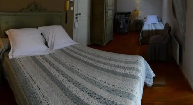 Трёхместный номер Standard с видом на улицу Hôtel Le Chatellier - Piscine chauffée davril à octobre