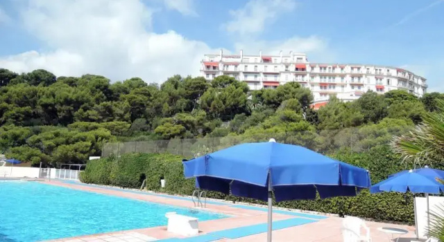 Apartment Prestige Cap Martin, Varaa Huoneisto Hotellit Roquebrune-Cap-Martin uima-altaalla, Uima-allas